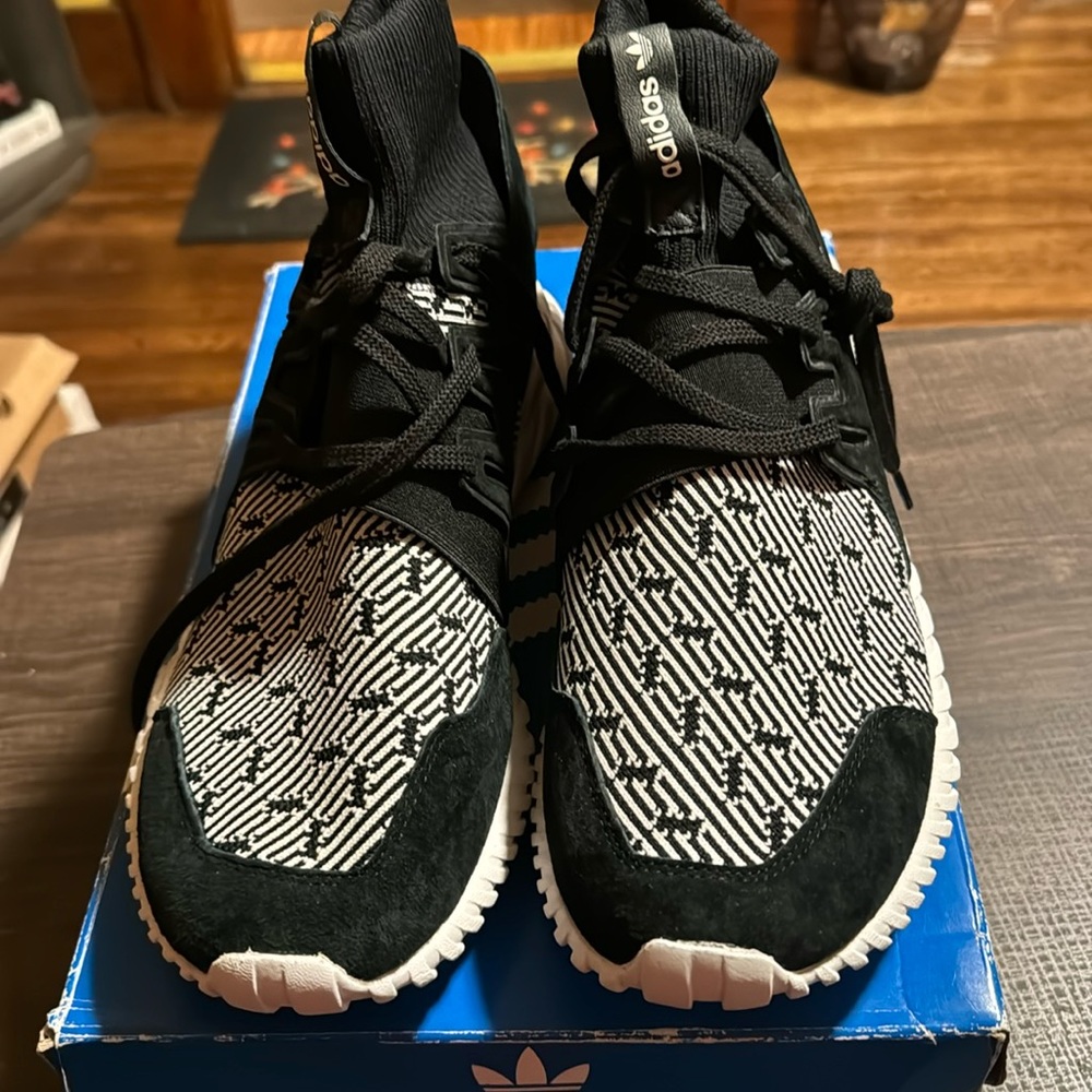 Adidas Tubular Doom comes with original box